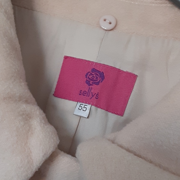 Cream Blasure frock shape. E transfer preferred - Picture 3 of 3